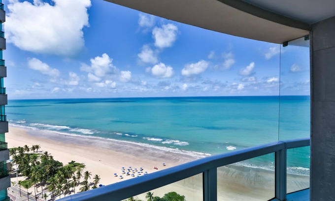 Boa Viagem Hotel | Premier Retreat at Radisson Hotel Recife: 4-Star Comfort