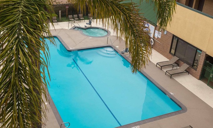 Santa Maria Hotel | Relaxing Retreat at Radisson Hotel Santa Maria with Spa & Pool