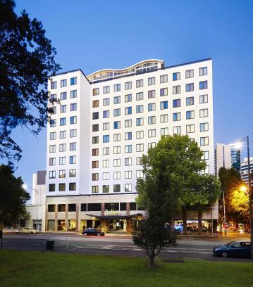 Melbourne Central Business District Hotel | Discover Radisson On Flagstaff Gardens: A 4-Star Retreat