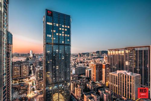 Xiangzhou District Hotel | Discover Comfort at Gongbei Port Radisson Hotel