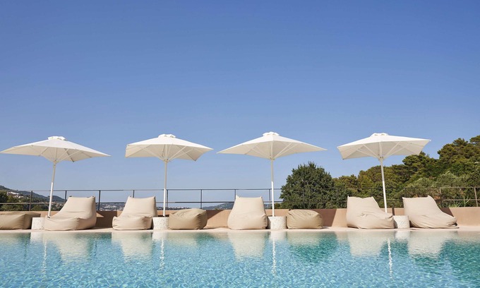 Kanapitsa Hotel | Relax at Radisson Resort Plaza Skiathos with Pool & Dining