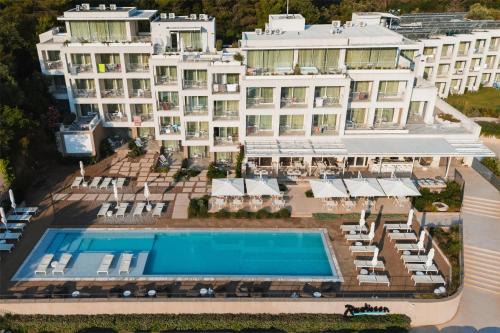 Kanapitsa Hotel | Relaxing Oceanfront Escape at Radisson Resort Plaza Skiathos