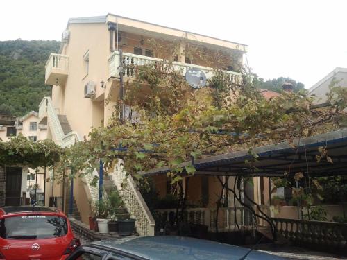 Bijeli do Apartment | Beachfront Radović Apartments with Ocean Views – Rated 9/10