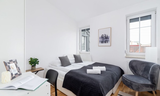 Wesoła Zachod Apartment | Inviting Apartment Radziwiłłowska 19/10 with Balcony & Wifi