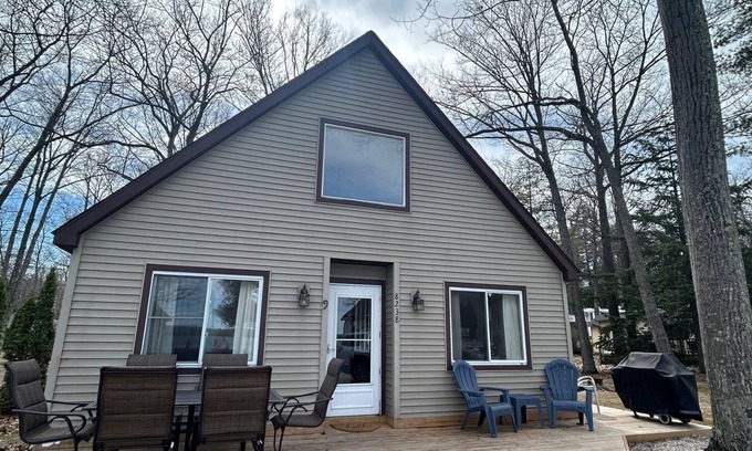 Honor Cottage | Rae's Retreat: Lakefront Escape with Private Dock & Pool