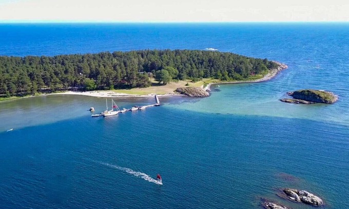 Faervik RV Rental | Enjoy Oceanfront Comfort at Raet Camping with Great Amenities