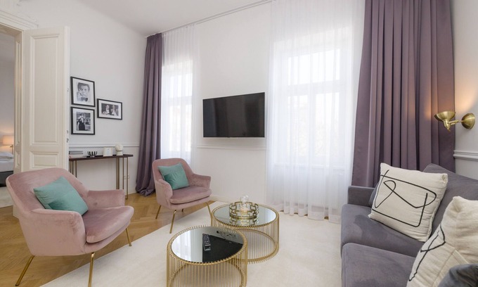 Wahring Apartment | Elegant Rafael Kaiser Premium Apartments with Breakfast & More