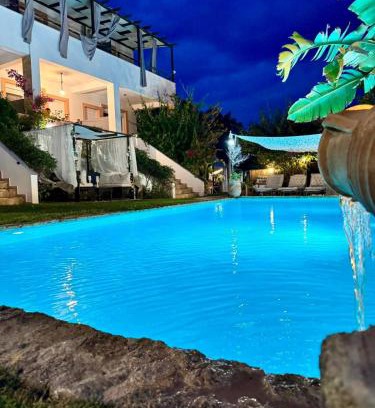 Velon Apartment | Elegant Oceanfront Apartments in Kokkónion, Greece
