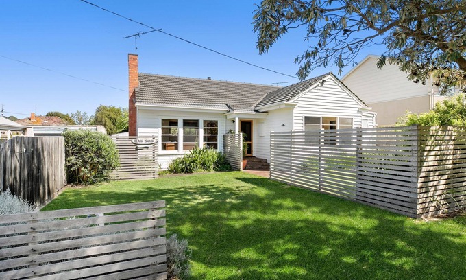 Barwon Heads House | Experience Raff's Beach House with Ocean View & Spa