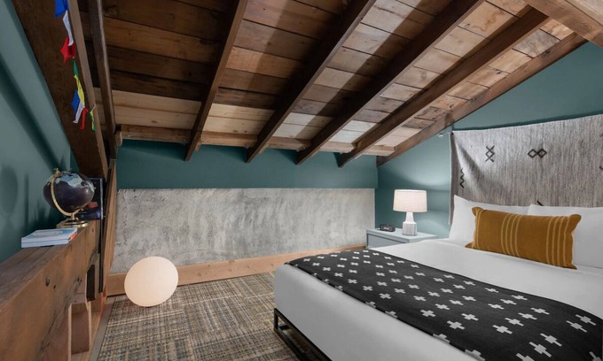 People's Freeway Hotel | Perfect Rafter Room at evo Hotel - Pet Friendly & Family Safe