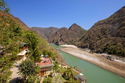 Amkholi Hotel | Elegant Raga on the Ganges with Beachfront Pool & Spa