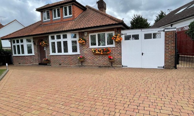 St Albans Bed & Breakfast | Ragged Hall Lane: Guest Rated 9.2 with Restaurant & Breakfast