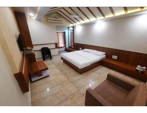 Junagadh House | Family-Friendly Getaway at Raghav Farm Junagadh