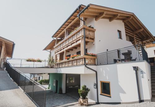 Fie allo Sciliar Apartment | Oceanfront Bliss at Ragitt Stodl Ferienwohnungen
