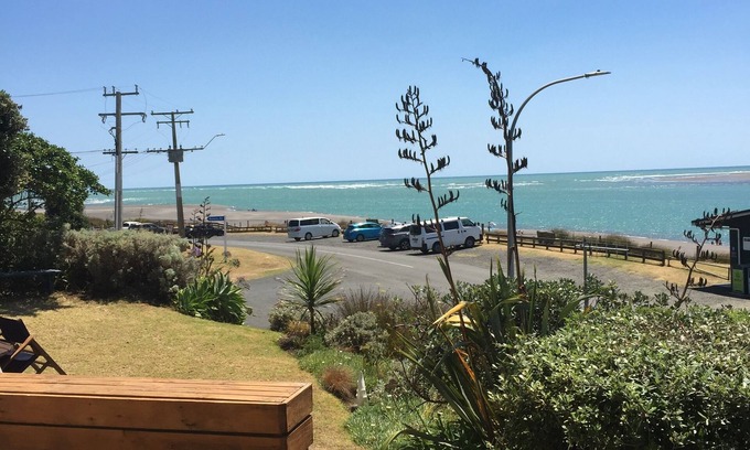 Raglan House | Ocean View Escape at Raglan Beach - Rated 10/10!