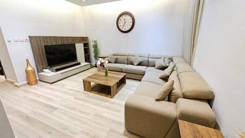 Al-Hamra'a Apartment | Eco-Friendly Rahhal AlBahr Serviced Apartments - 9/10 Rating