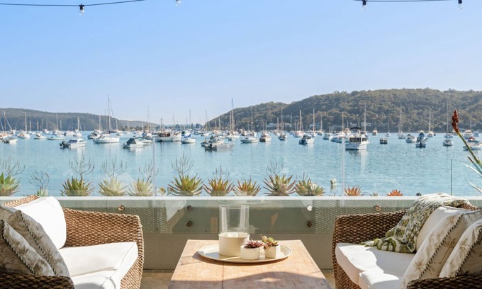 Sydney House | RAHITI by Palm Beach: 10/10 Stay with Private Pool & Breakfast