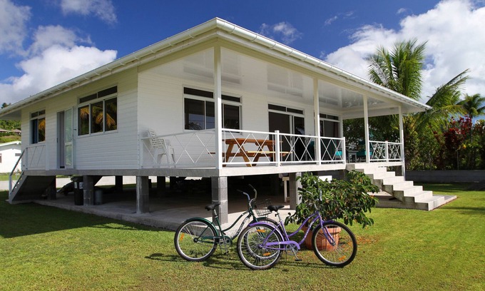 Teahupoo House | Relax at Fare Te Hanatua - Spa & Family-Friendly Retreat