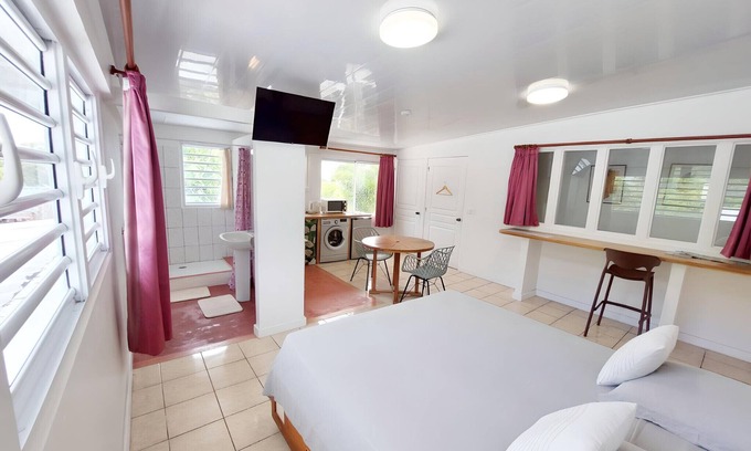 Teahupoo Apartment | Guest Rated 10/10: RAIATEA - Studio Tenape with Spa