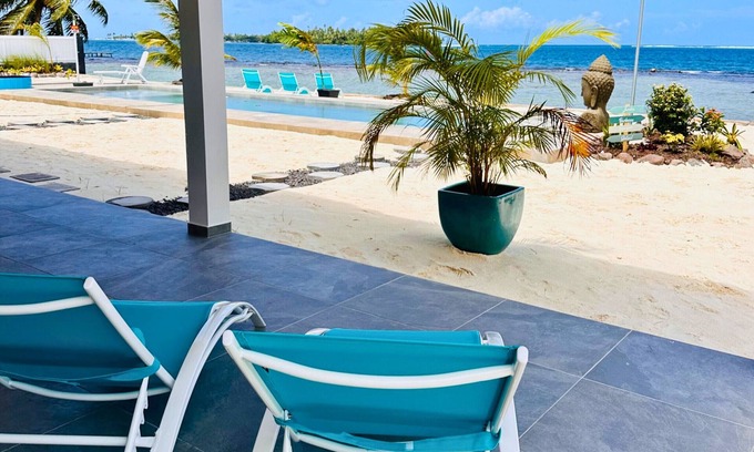 Teahupoo Apartment | Explore Uparu Seaside Apartment with Pool & Breakfast