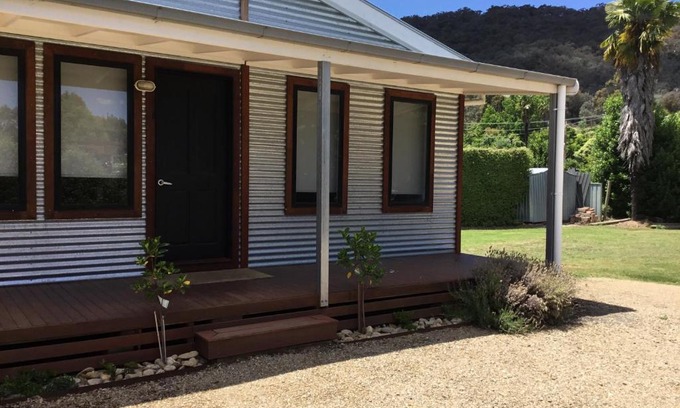 Myrtleford Villa | Discover Rail Trail Cottage: A 10/10 Family Retreat