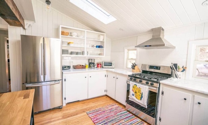 Kingston Cottage | Rail Trail Cottage: Pet-Friendly Escape in Kingston