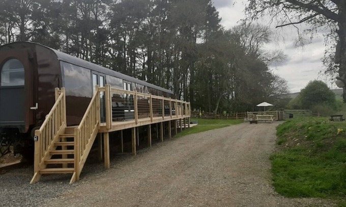 Hallington House | Family-Friendly Railway Carriage with Pool & Spa Amenities