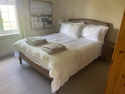 Ripon House | Railway Cottage - Pet-Friendly Retreat with Parking Options