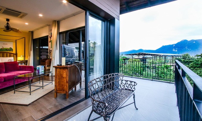 Phaya Yen Hotel | Experience Rain Tree Khao Yai Hotel: Pool & Dining Delight
