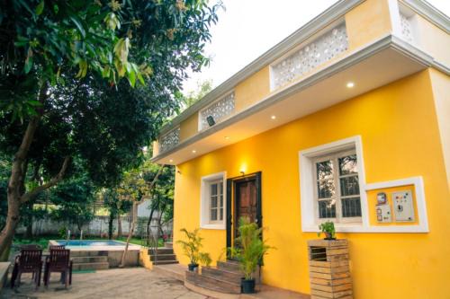 Moratandi Villa | Relaxing Rainbow Homestay with Pool in Auroville