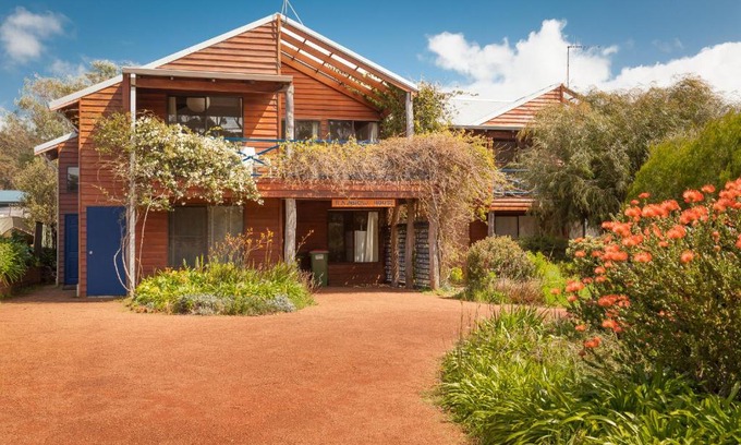 Ocean Beach Cabin | Inviting Rainbow House: Family-Friendly with Kitchen Access