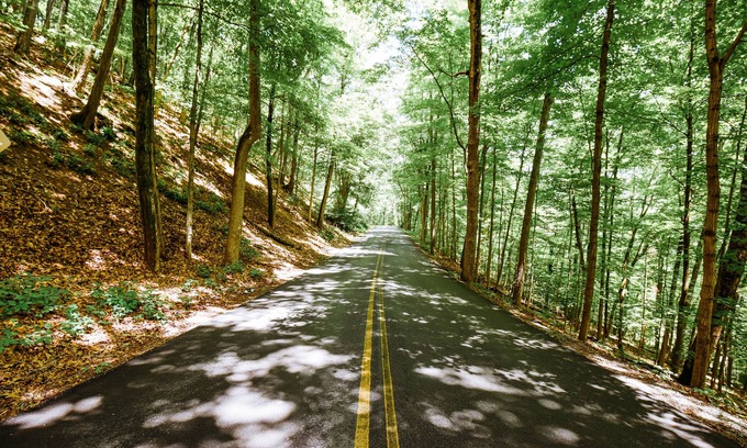 East Stroudsburg Hotel | Discover Rainbow Mountain Resort: Poolside Relaxation Awaits