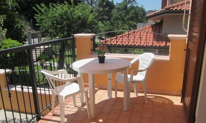 Loreto Apartment | Vibrant Oceanfront Retreat with Pool & Breakfast Awaits