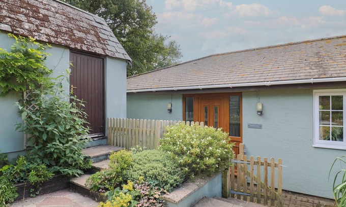 West Buckland Cottage | Pet-Friendly Rainbow View Cottage in Churchinford