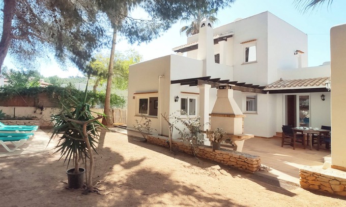 Santa Eulalia del Rio House | Rainer House: Family-Friendly Retreat with Kitchen Access