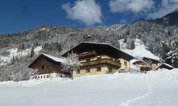 Dorfgastein House | Rainerhof: Family-Friendly Retreat with Kitchen & Pets Welcome