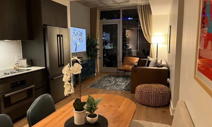 Rainey Street Historic District Condo | Rainey St: Pet-Friendly 1BR with Top Amenities & Pool
