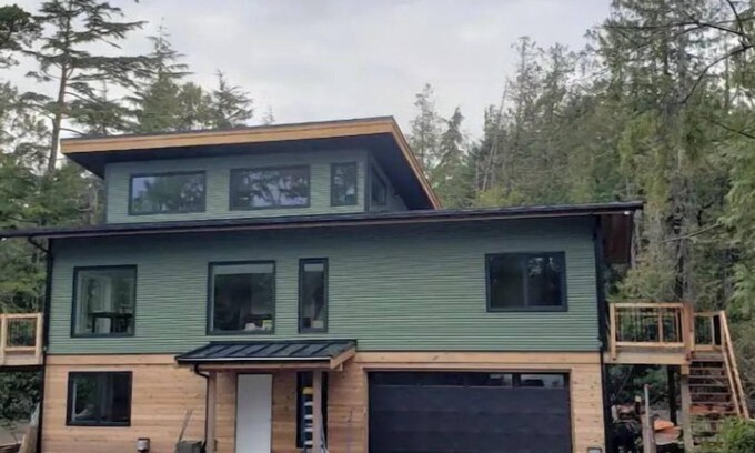 Ucluelet Bed & Breakfast | Rainforest Lane Loft Suite: Family-Friendly Getaway with Spa