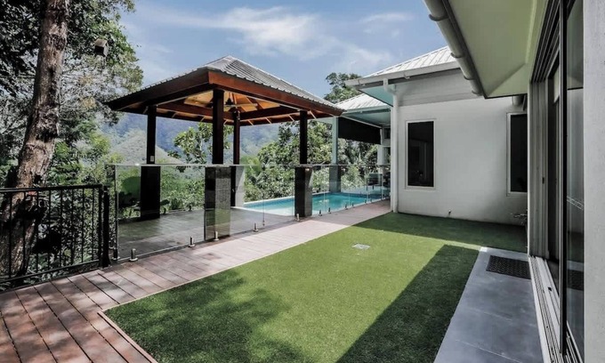 Redlynch House | Discover Pindari Retreat: Poolside Paradise with Rainforest Views