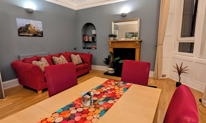 Dalry Apartment | Rainforest Savers Apartment - Edinburgh City Condo