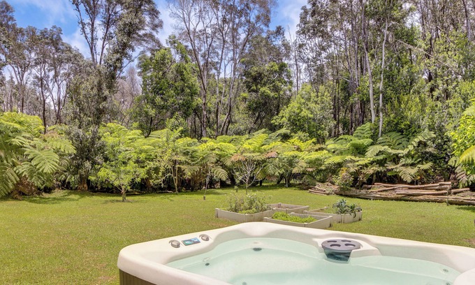 Volcano House | Rainforest Stay w/Hot Tub < 3 Mi to Nat'l Park!