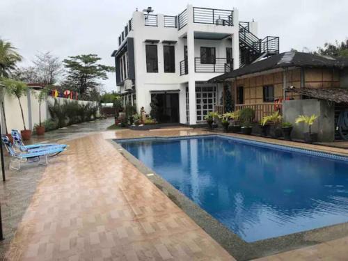San Isidro House | Relaxing Rainiers Private Resort House with Pool & Pet Access