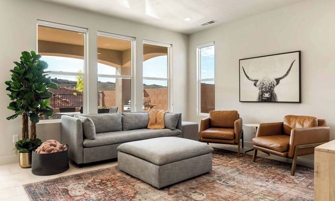 Washington House | Rainson Retreat: Pickleball Courts, 5 bdr 4 bath Home