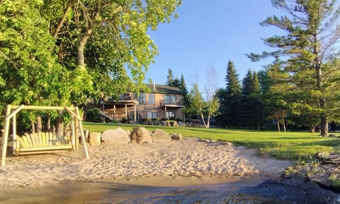 International Falls House | Rainy Dream Vacation - Spacious accomodations, large yard, incredible view!nn