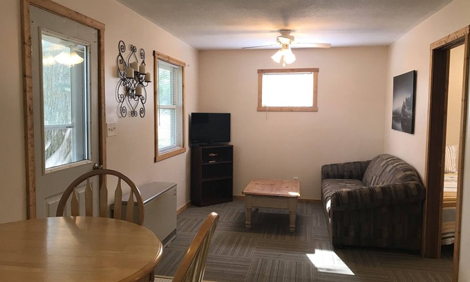 Baudette Cabin | Inviting Lake of the Woods Cabin Getaway with Breakfast