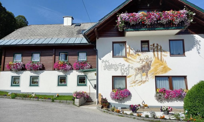 Gossenberg House | Family-Friendly Rainzhof: Guest Rated 9.2/10 for Comfort