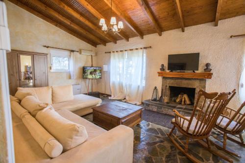 Polidrosos House | Discover Polydrosos Mountain: Child-Friendly Retreat