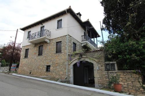 Polidrosos Apartment | Inviting Polydrosos Traditional Getaway for Family Fun