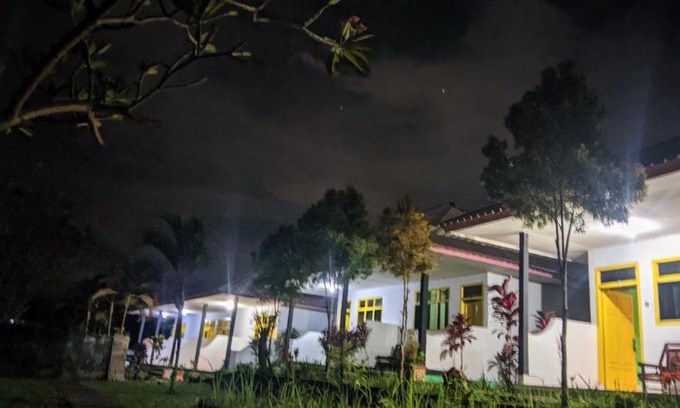 Bayan House | RAIYAN HOMESTAY: Ideal for Families & Pet Lovers