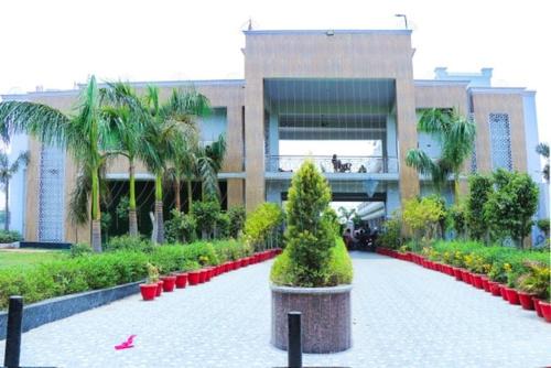 Aonla Hotel | Discover Raj Garden and Hotel: Pet-Friendly Retreat